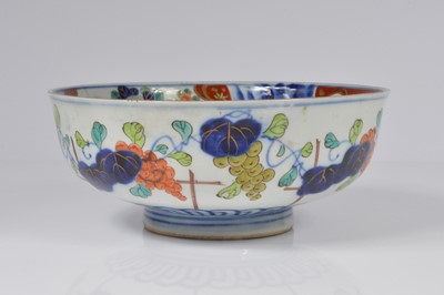 Lot 78 - A group of Chinese and Japanese and Far Eastern porcelain items