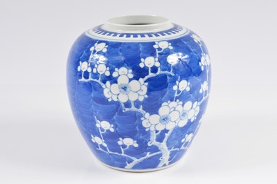 Lot 87 - Six antique and 20th century Chinese porcelain items