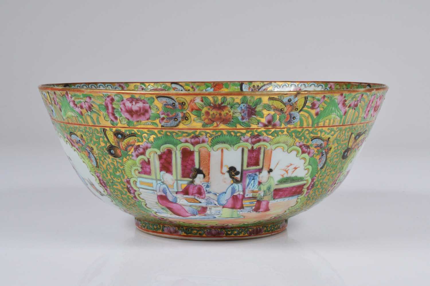 Lot 88 - A late 19th century or early 20th century Chinese Cantonese porcelain bowl