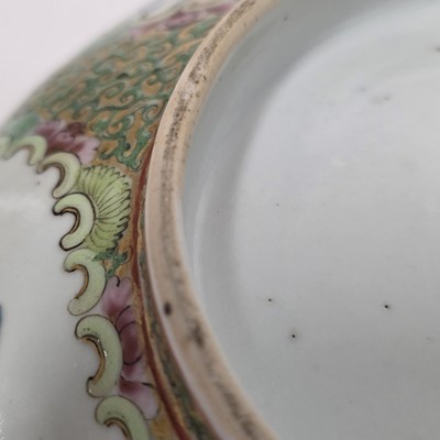 Lot 88 - A late 19th century or early 20th century Chinese Cantonese porcelain bowl