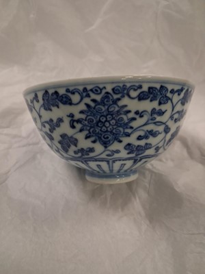 Lot 89 - Seven various Chinese porcelain items