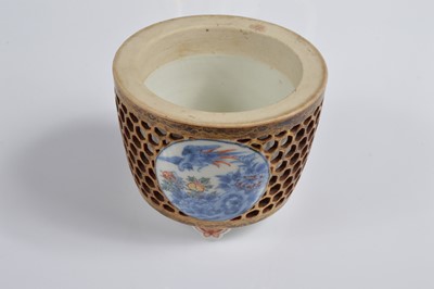 Lot 89 - Seven various Chinese porcelain items