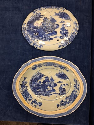 Lot 89 - Seven various Chinese porcelain items