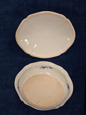 Lot 89 - Seven various Chinese porcelain items
