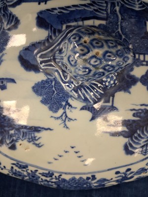 Lot 89 - Seven various Chinese porcelain items