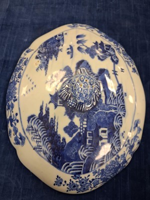 Lot 89 - Seven various Chinese porcelain items