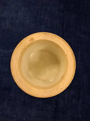 Lot 89 - Seven various Chinese porcelain items