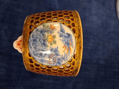 Lot 89 - Seven various Chinese porcelain items