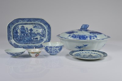 Lot 89 - Seven various Chinese porcelain items
