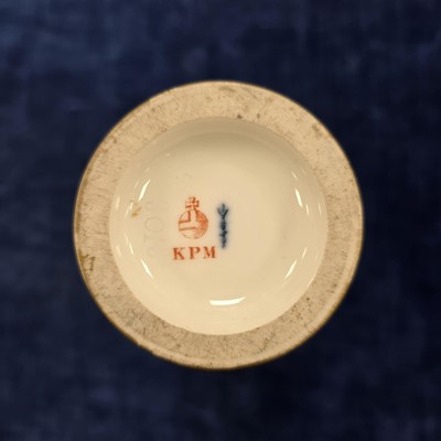 Lot 112 - An early 20th century KPM porcelain vase