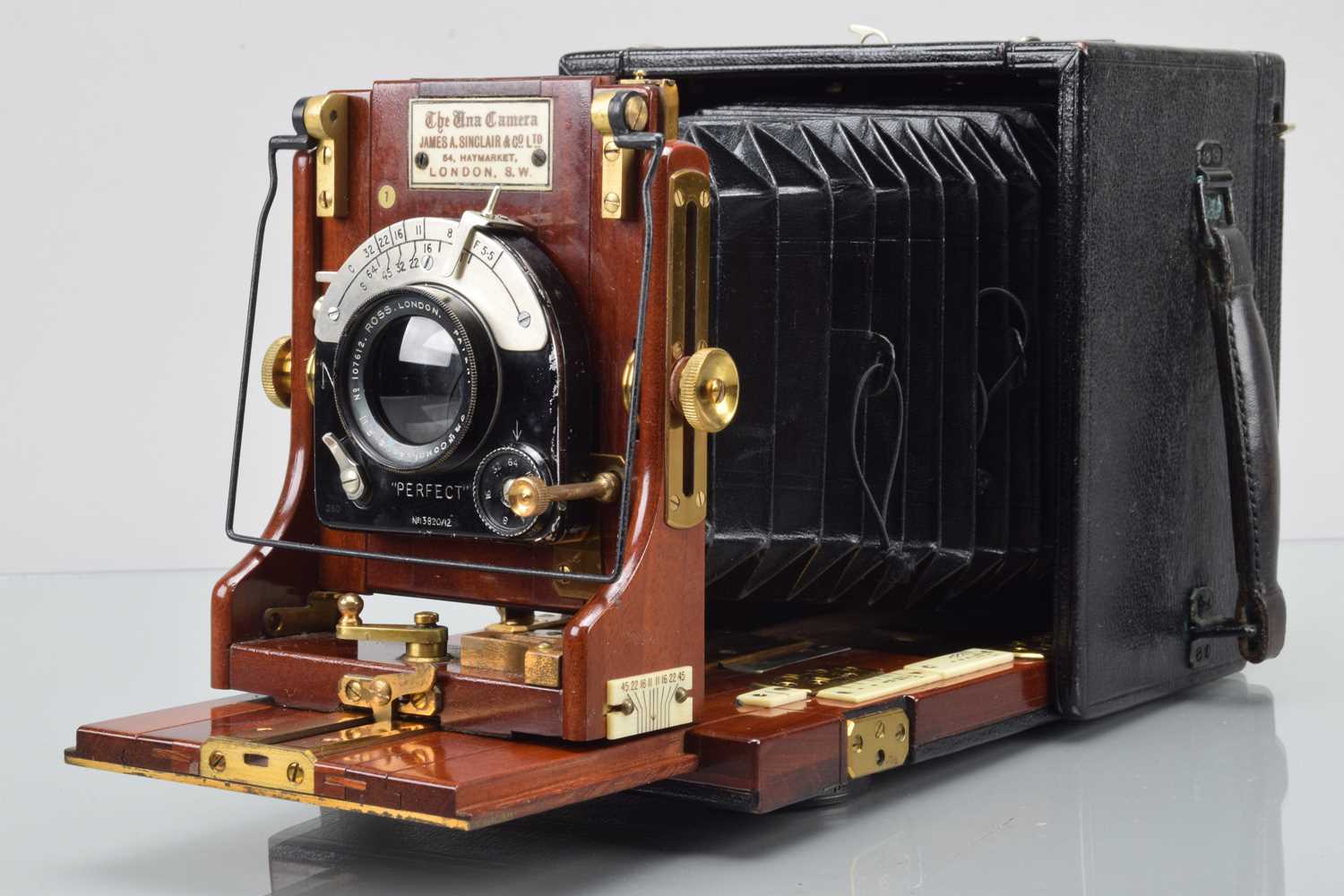 Lot 2 - A James A. Sinclair & Co. Una 6x9cm Hand and Stand Camera